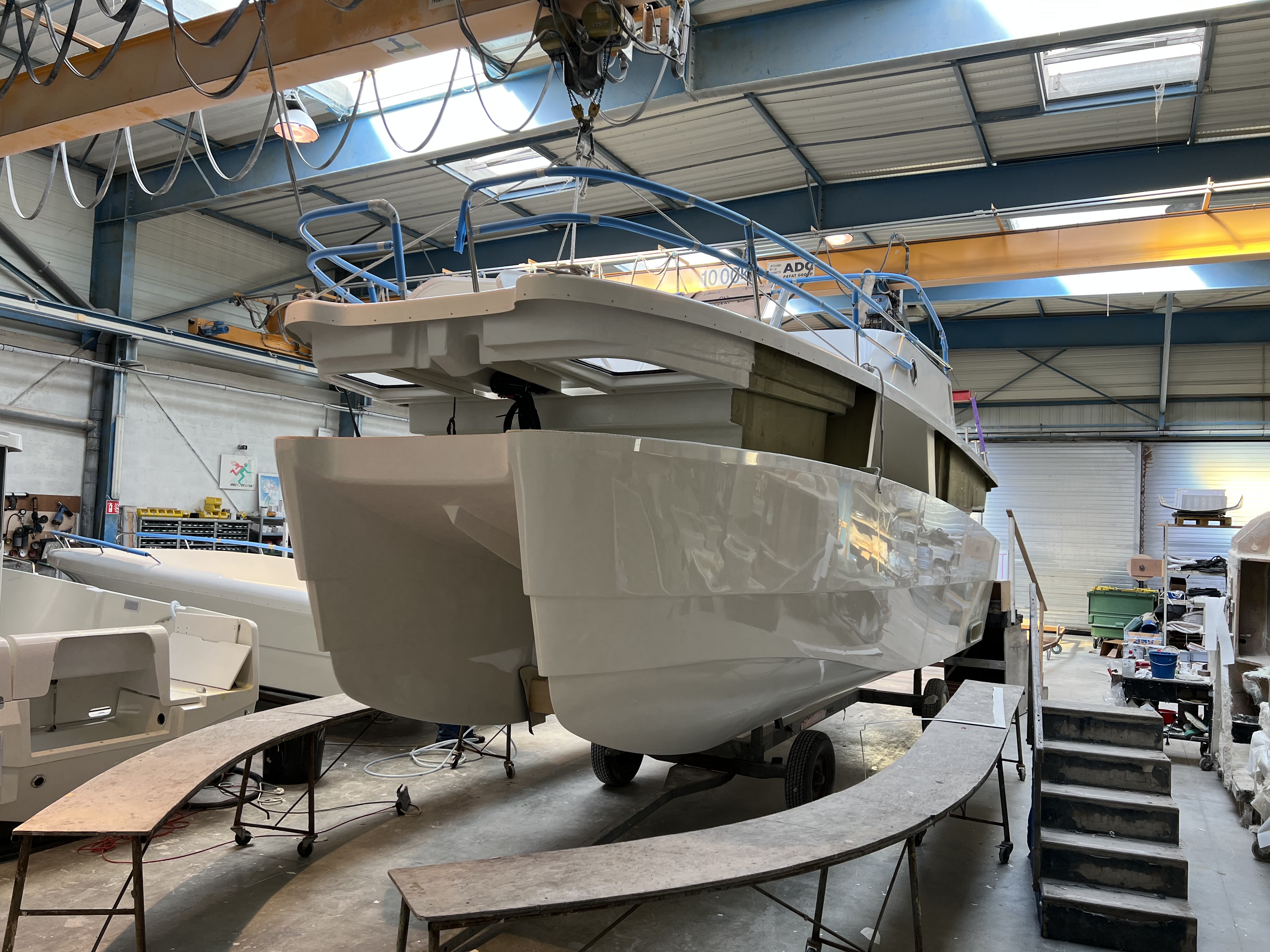 Catamaran électrique vue arrière